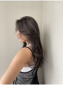 筋感のある細めハイライト外国人風オフィスで浮かないハイライト