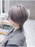 前下がりショートボブ/ウルフショート/耳掛け/グレージュカラー
