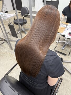 トゥエル バイ ディプティモイラ(tuelu by dipty MOILA) 誰もが振り返る絹髪