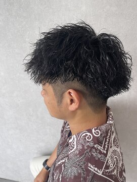 ジーナ 天神(Zina) ツイストスパイラル/刈り上げショート