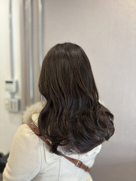 色気ロングヘア×透明感ショコラベージュカラー