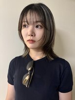 イェン(Yen.) ミディアムレイヤーカットハッシュカットデザインカラー