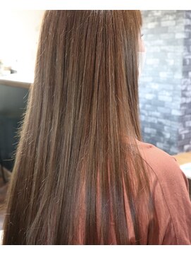 ウィスカーヘアー(whisker hair) ベージュアッシュロング