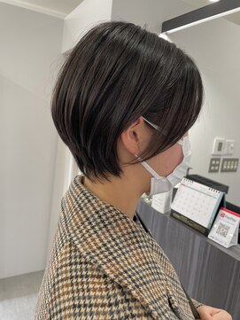 プレジールバイラファブリック(PLAISIR by LA FABRIQUE) 耳掛けコンパクトショートボブ【新村/PLAISIL/草加】