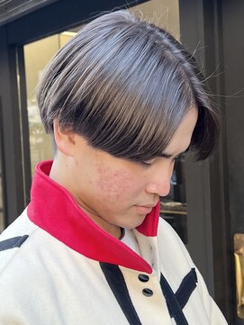 トリコ(ToricO) センターパート/ニュアンスデザイン/刈り上げショート