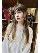 クラン エン バイ ヘッドライト 二子玉川店(clan en. by HEADLIGHT)&nbsp;ブロンドベージュ。ハイトーンカラー。顔まわりカット、ロング