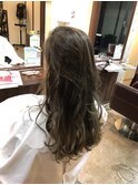 ベージュグレー