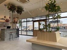 ロアバイレイ 北熊本店(LoRe by RAY)の雰囲気（まるでカフェのようなサロン【ロア】ゆっくり寛ぎ下さい♪）