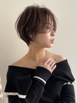 イヴォークトーキョーオーサカ(EVOKE TOKYO osaka) 小顔ショート! くびれ美人 耳かけ 抜け感 前髪長め ブラウン