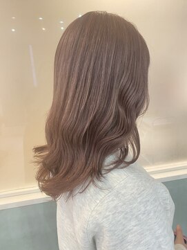 ハーティーモトヤワタ(hearty MOTOYAWATA) 肌を明るく見せてくれるツヤ感ピンクベージュ