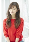 大人フェミニンなロングスタイル