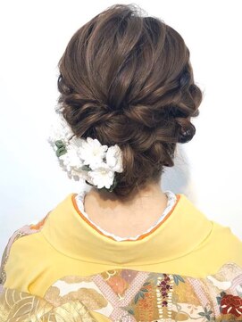ヘアセット&メイク専門店 カスミ(Kasumi) 下めのアップスタイル