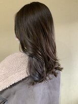 ゼン(Zen.) 深みアッシュ×シルバーインナーカラー/Zen.手塚