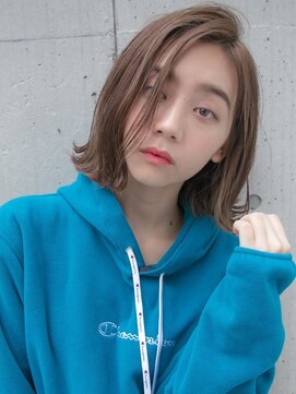 ルティア(Lutia) アッシュグレージュ　切りっぱなし　外はねボブ