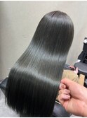 深みグリーン