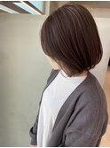 流れるように纏まるボブスタイル