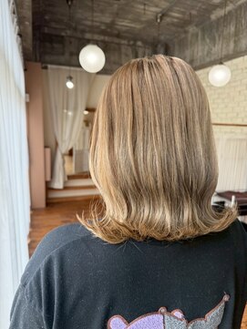 クロエ バイ ラヴィズム 新潟ビルボードプレイス2店(CLOE by LUVISM) ミディアムボブ＆ブロンドヘア