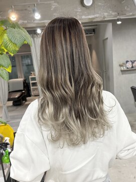 ラック(LUCK) バレイヤージュ/ホワイトベージュ/ハイライト/船橋