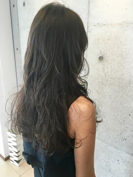 アチーブ ヘア デザイン(achieve hair design) 透明感暗髪ダークトーンアッシュグレイ 無造作ウェーブロング