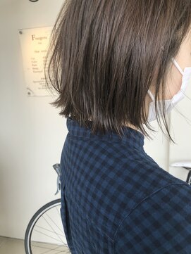 フランジェッタヘアー(Frangetta hair) 初夏の透け透けオリーブボブ