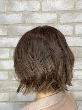 ルート(Route) 外ハネ切りっぱなしボブ