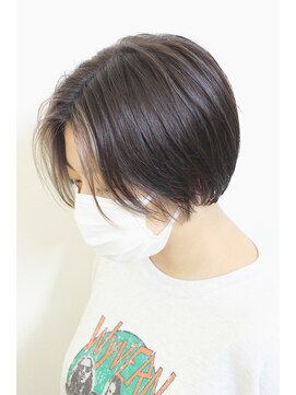 ビアージュ(Viage) :前髪なしショート :フェイスフレーミング :シルバーベージュ