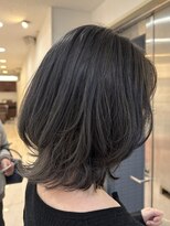 ラウレア(LAULEA) ハイトーンカラー/デザインカラー/シルバーカラー/ウルフカット