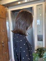 30代40代切りっぱなし外ハネくびれレイヤーミディアム