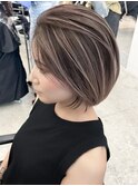 ハイライト白髪ぼかしダブルカラーインナーカラーショートボブ