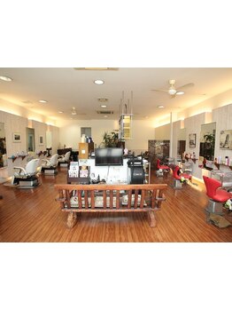 【キッズスペースあり】お子様カットも当店でお任せください！楽しいヘアスタイルが待っています♪