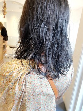 メルト 吉祥寺(melt) 【宮本大輔】暗髪 ツヤ髪 ミディアムレイヤー コテ巻き風 小顔