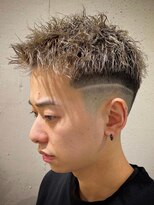 ビンゴ(BINGO)&nbsp;ba249ニュアンスカラー短髪刈り上げウルフ束感バーバースタイル