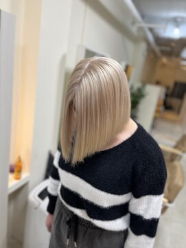 カリーナ(CARINA) ペールカラー/ペールベージュ