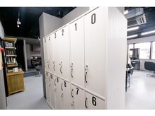 大きめのロッカーを設備、お仕事帰りやお買い物の前後でも♪