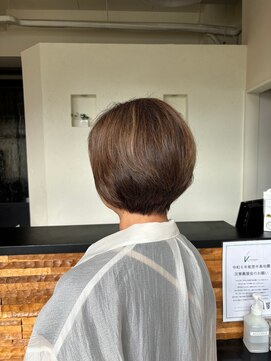 ヴァン カウンシル 王子(VAN COUNCIL) おしゃれな白髪染め/白髪ぼかしハイライト 大人ショートボブ#1