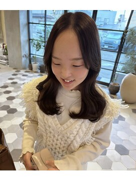 リベラル(liberal) くびれレイヤー韓国風巻き センターパート前髪なし【20代/30代】