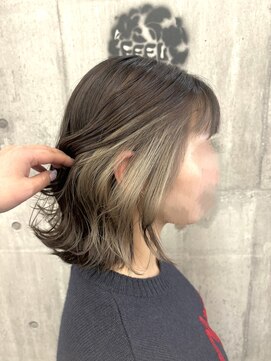 前髪インナーカラー×ミルクティーグレージュ