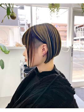 刈り上げアンブレラボブ