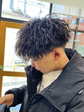 プラスイズム(PLUSISM) 刈り上げツイストスパイラルパーマ