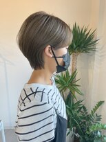 クロエ(chloe)&nbsp;白髪を活かす　大人ショート　白髪ぼかし/明るい白髪染め