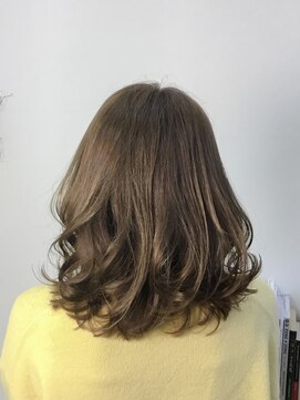 アッカ(acca) クリーミーベージュ@ミディアムウェーブ