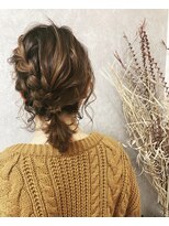 アールイー(Re:)&nbsp;編み込みアレンジ　ローポニー