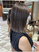 アッシュグレージュハイライトボブ