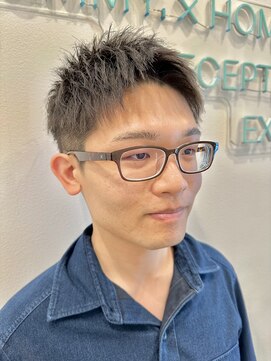 ロミーオム 本厚木(ROMMY. Homme) ツーブロック刈り上げ短髪束感アップバングショートメンズヘア