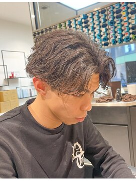 レボ 片町店(Revo) 緩めシャドウパーマ