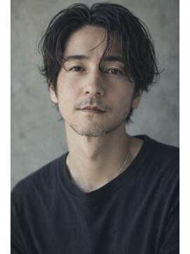 キュー(Cue_) 《30代、40代大人スタイル》センターパート/ニュアンスパーマ