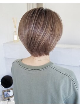 ヴィヴェンテ(VIVENTE.) 立体感ショートスタイル