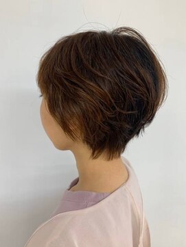 クオリス 上福岡店(QUALIS) 大人女性小顔ハンサムショート/30代40代50代/丸みひし形ショート