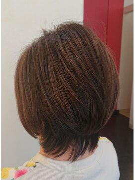 リバース(Reverse) レイヤーボブ【上品な大人丸みショート】