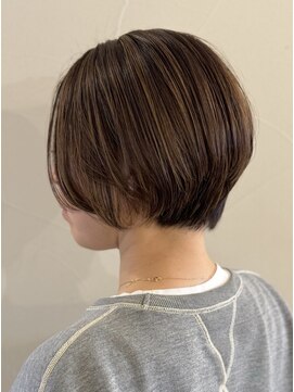 キミドリ(KIMIDORI) ひし形ショートボブ×白髪ぼかしハイライト【恵比寿KIMIDORI】